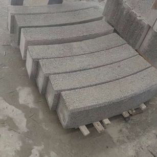 徐州芝麻白弧形路牙石