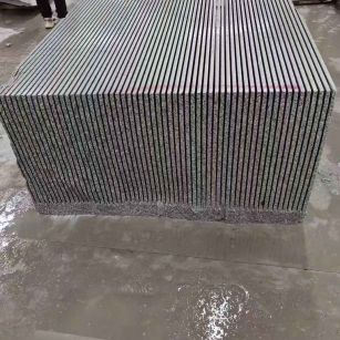 徐州芝麻白毛板荒料切割