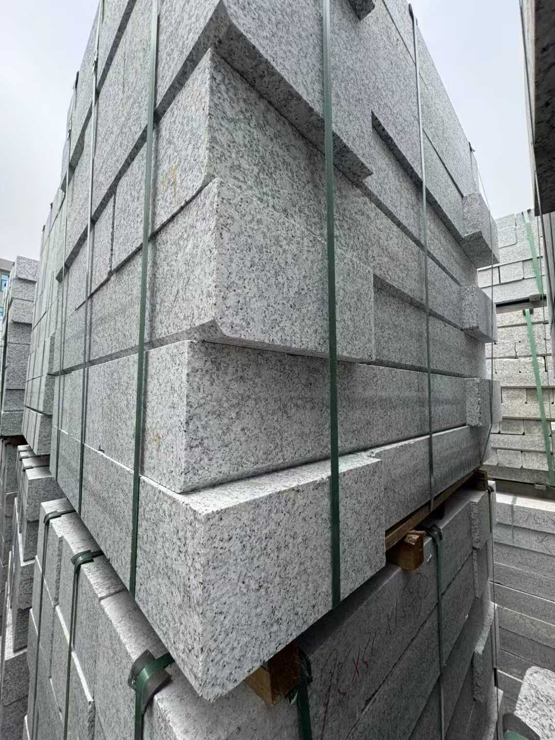 徐州芝麻白路牙石 马路牙子