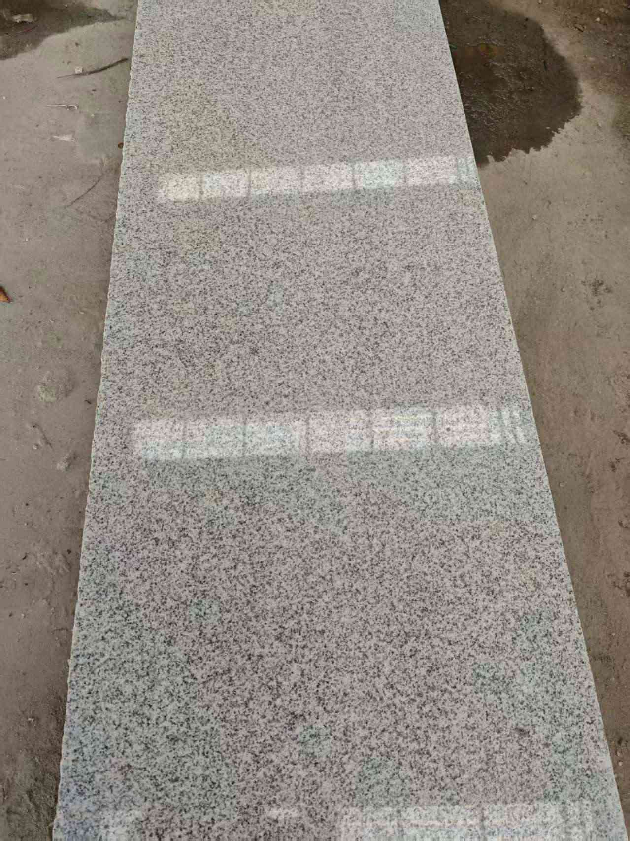 徐州芝麻白光面毛板